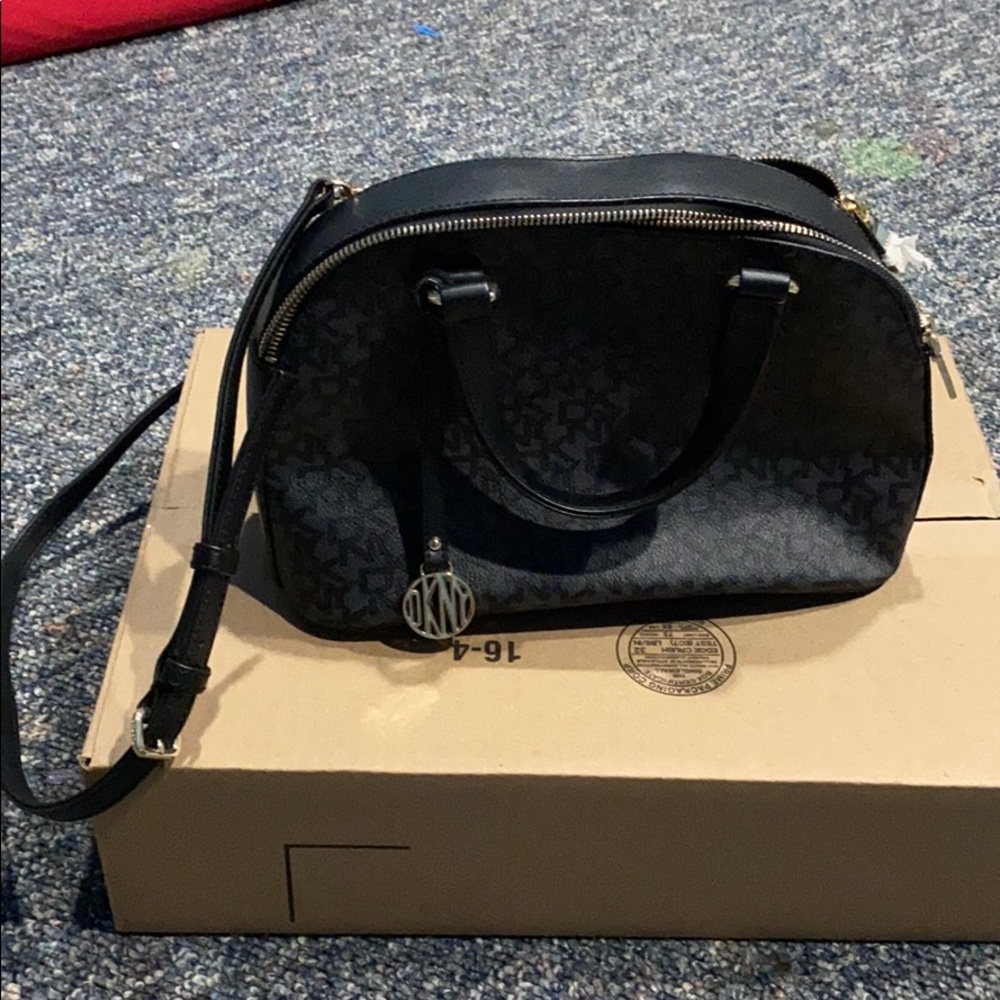 REDUCED!!NWOT Womans DKNY satchel bag